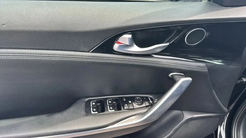 2019 Kia Stinger - Image 9 of 13