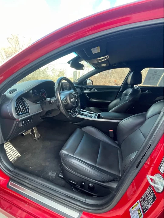 2019 Kia Stinger - Image 10 of 13