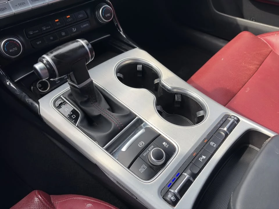 2019 Kia Stinger - Image 15 of 20