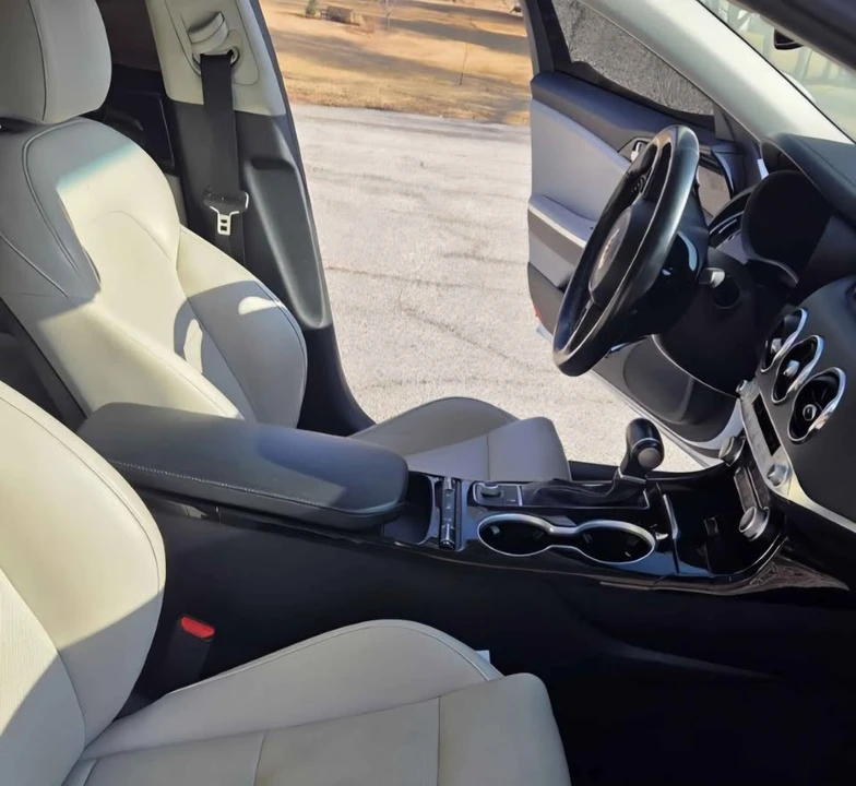2019 Kia Stinger - Image 3 of 10