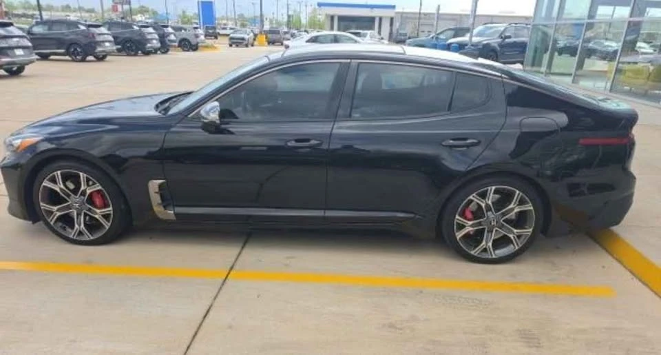 2019 Kia Stinger - Image 2 of 5