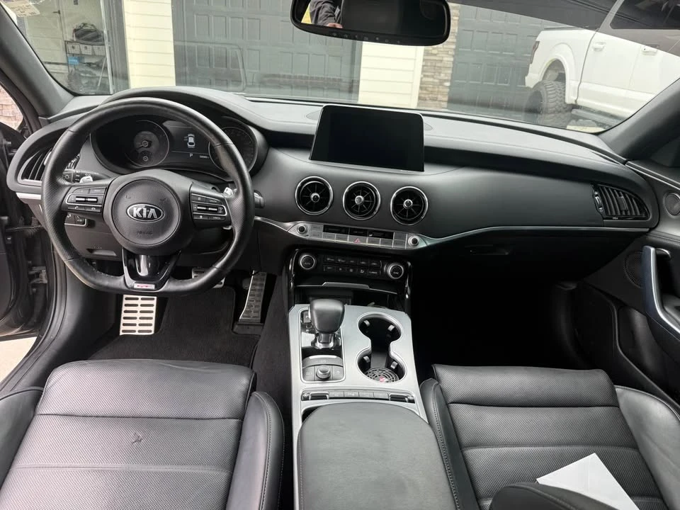 2019 Kia Stinger - Image 9 of 15