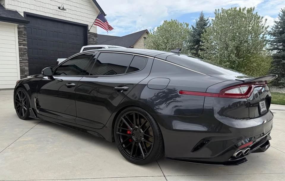 2019 Kia Stinger - Image 8 of 15