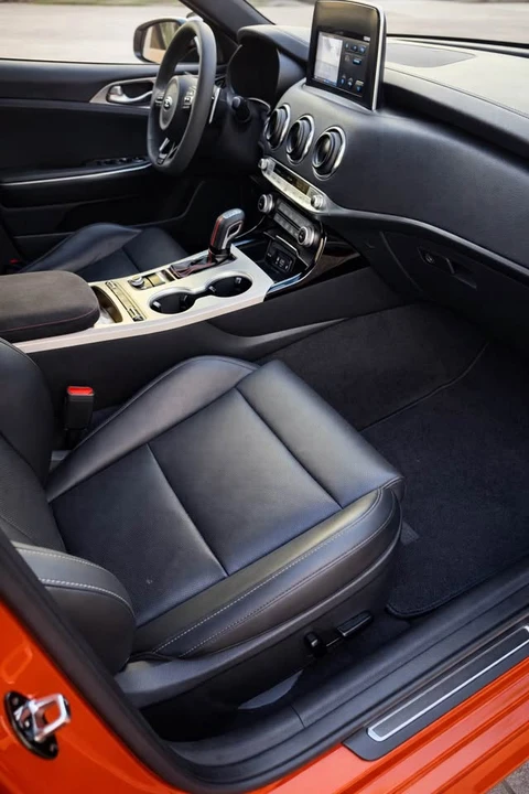 2019 Kia Stinger - Image 10 of 13