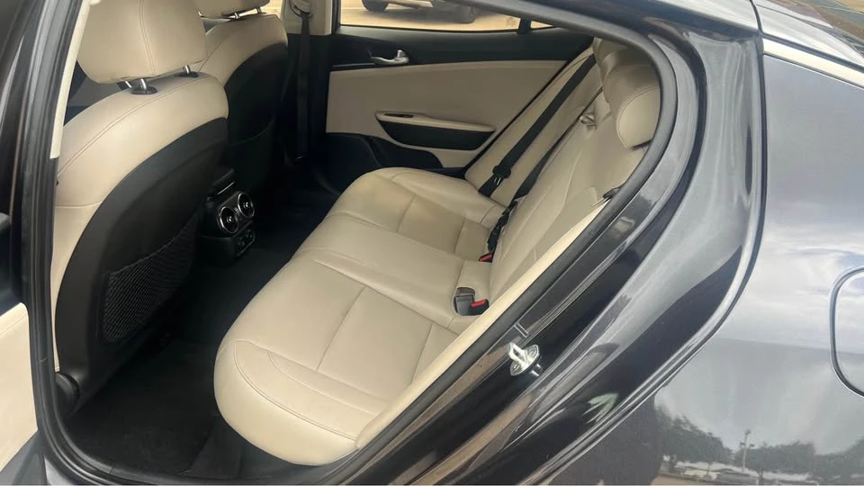 2019 Kia Stinger - Image 9 of 15