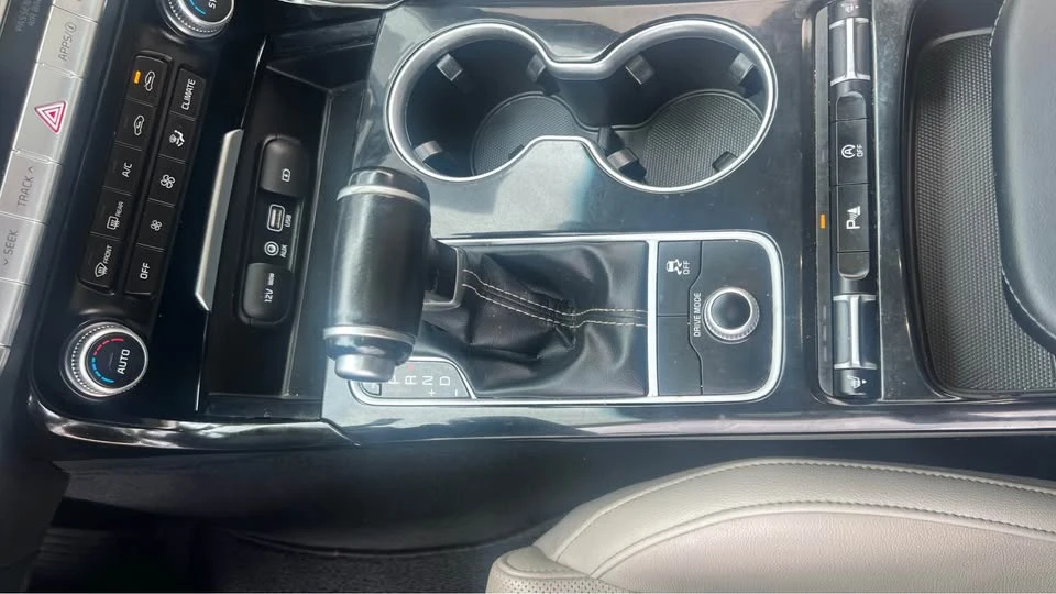 2019 Kia Stinger - Image 13 of 15