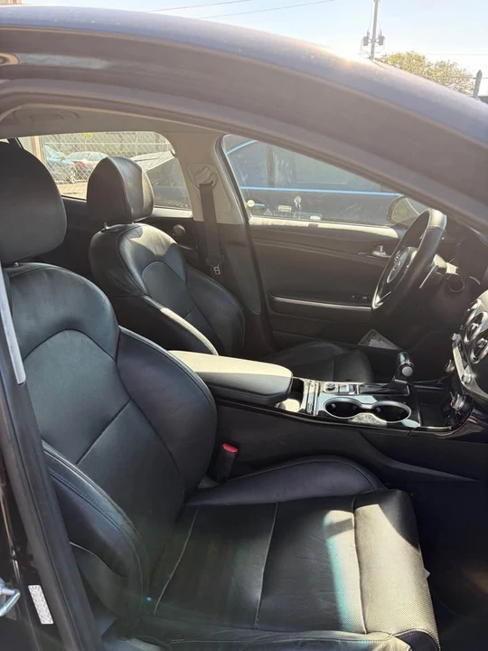 2019 Kia Stinger - Image 13 of 18