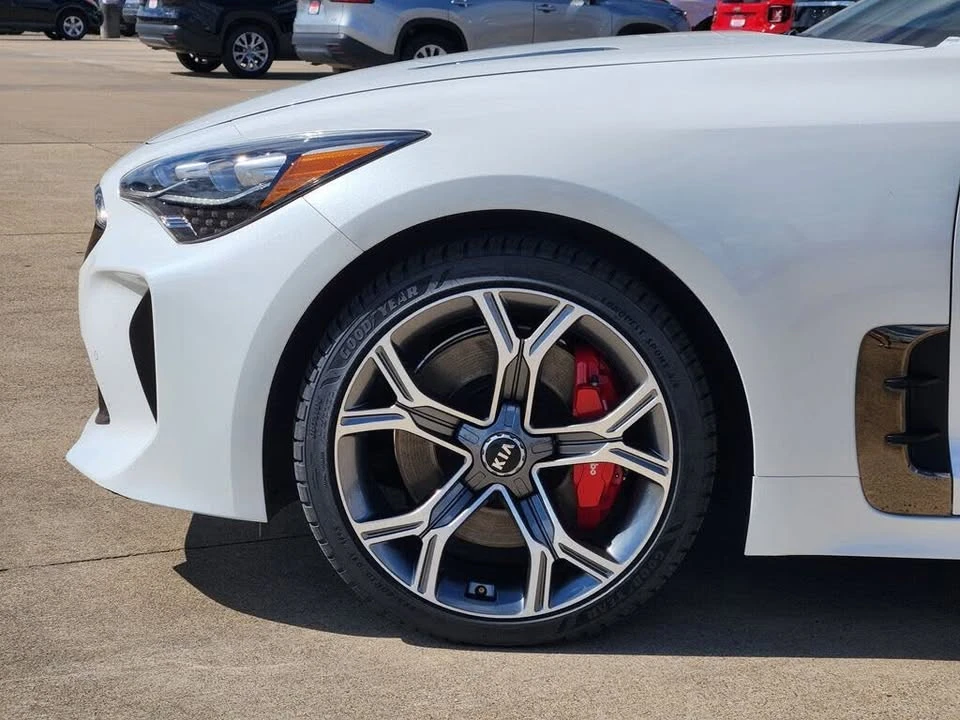 2019 Kia Stinger - Image 8 of 20