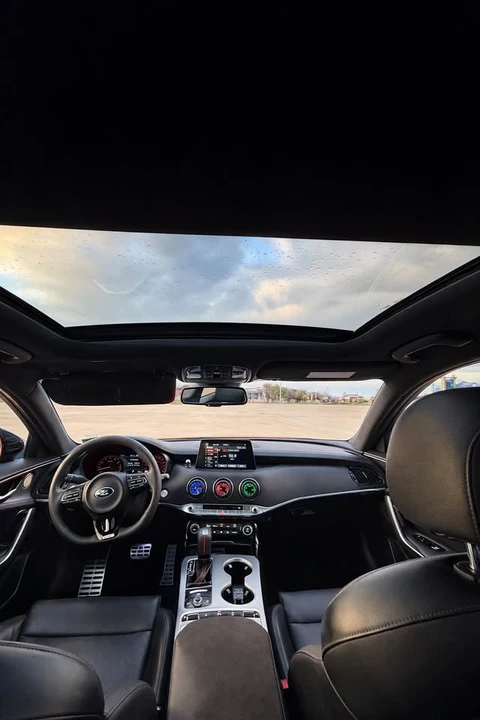 2019 Kia Stinger - Image 8 of 13