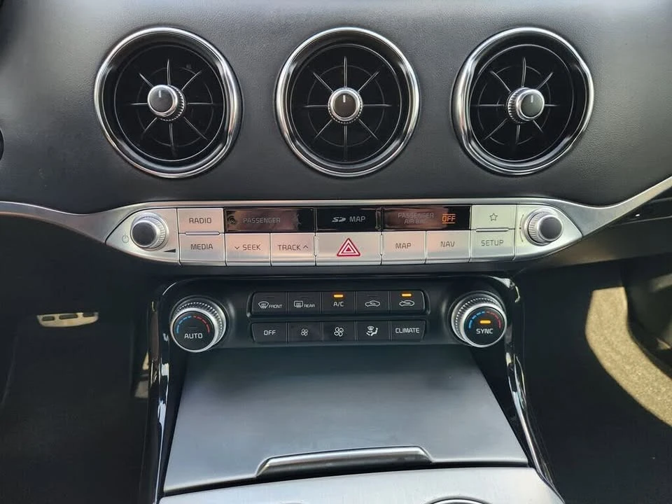 2019 Kia Stinger - Image 18 of 20