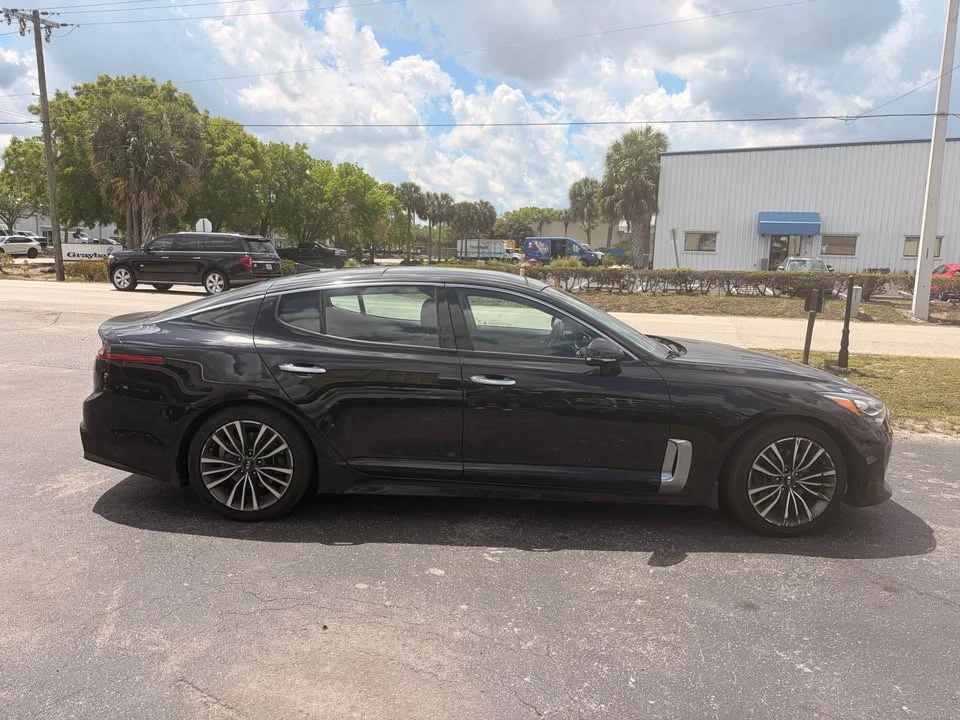 2019 Kia Stinger - Image 5 of 18