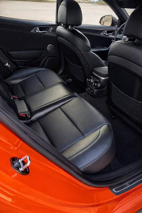 2019 Kia Stinger - Image 11 of 13
