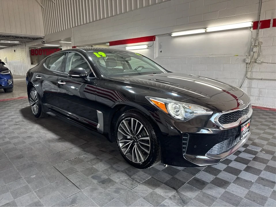 2019 Kia Stinger - Image 4 of 21