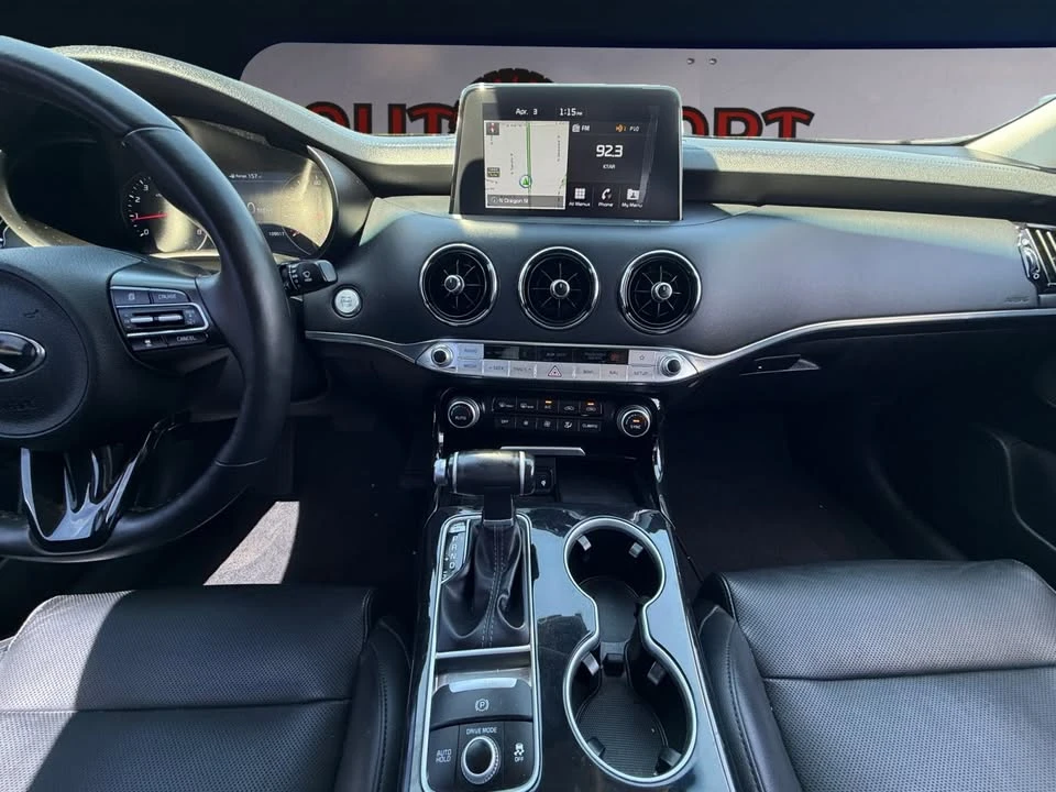 2019 Kia Stinger - Image 11 of 16
