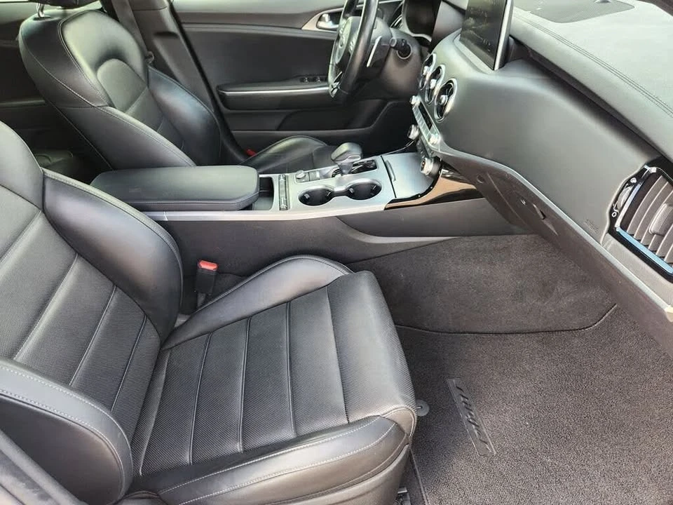 2019 Kia Stinger - Image 14 of 20