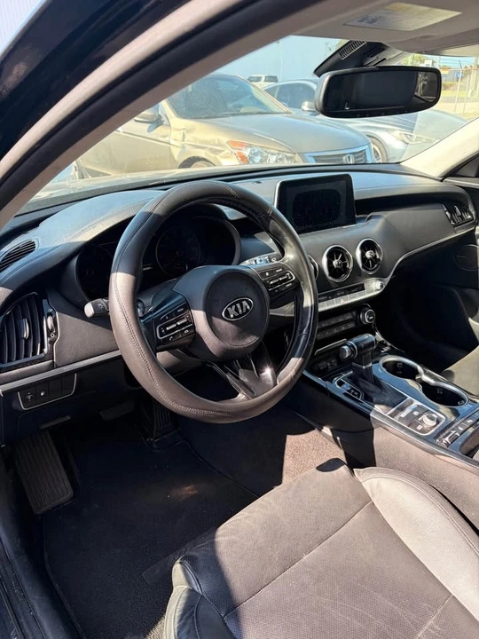 2019 Kia Stinger - Image 11 of 18