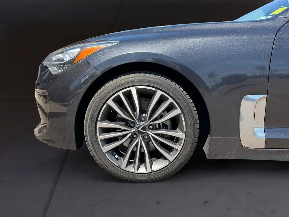 2019 Kia Stinger - Image 14 of 16
