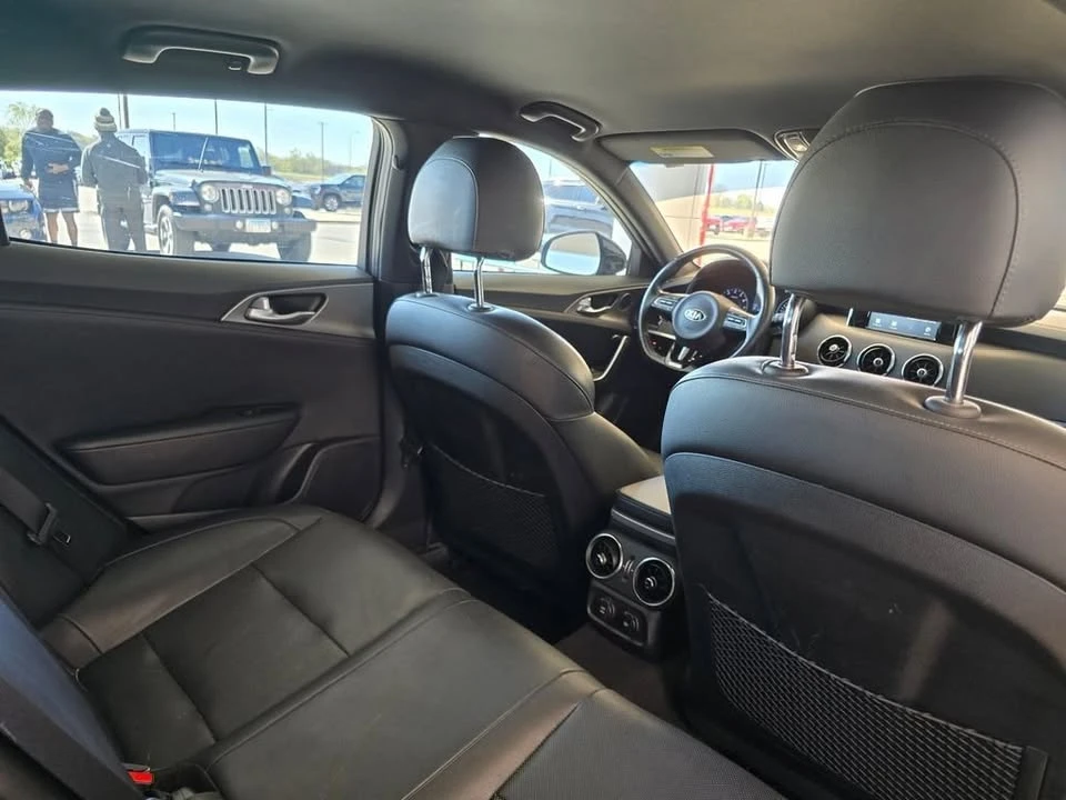 2019 Kia Stinger - Image 13 of 16