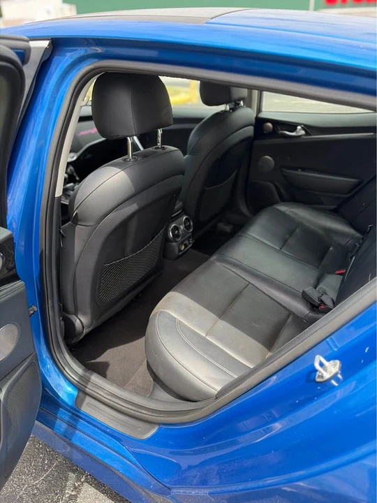 2019 Kia Stinger - Image 7 of 10