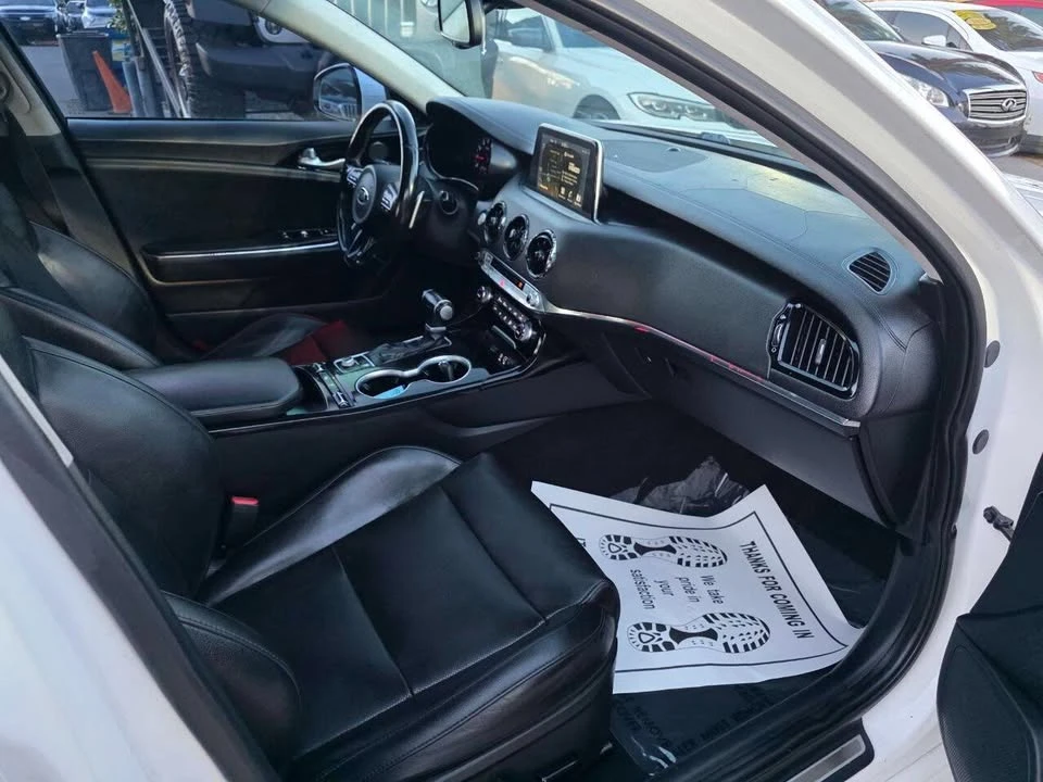 2019 Kia Stinger - Image 14 of 20