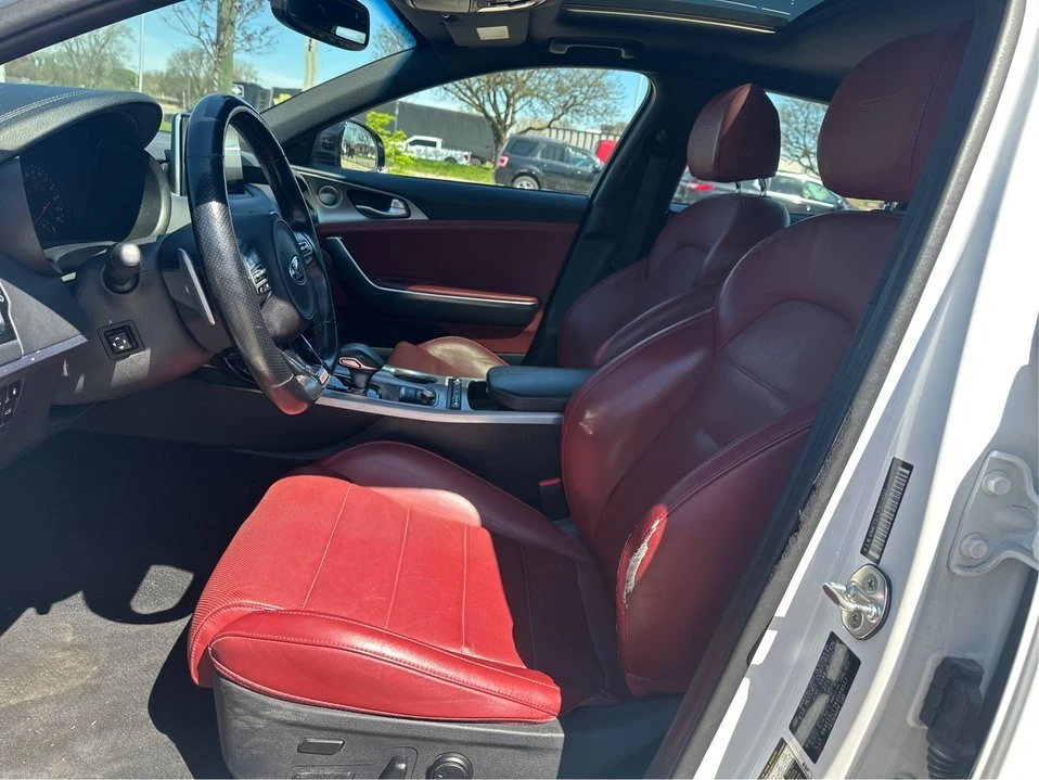 2019 Kia Stinger - Image 9 of 20