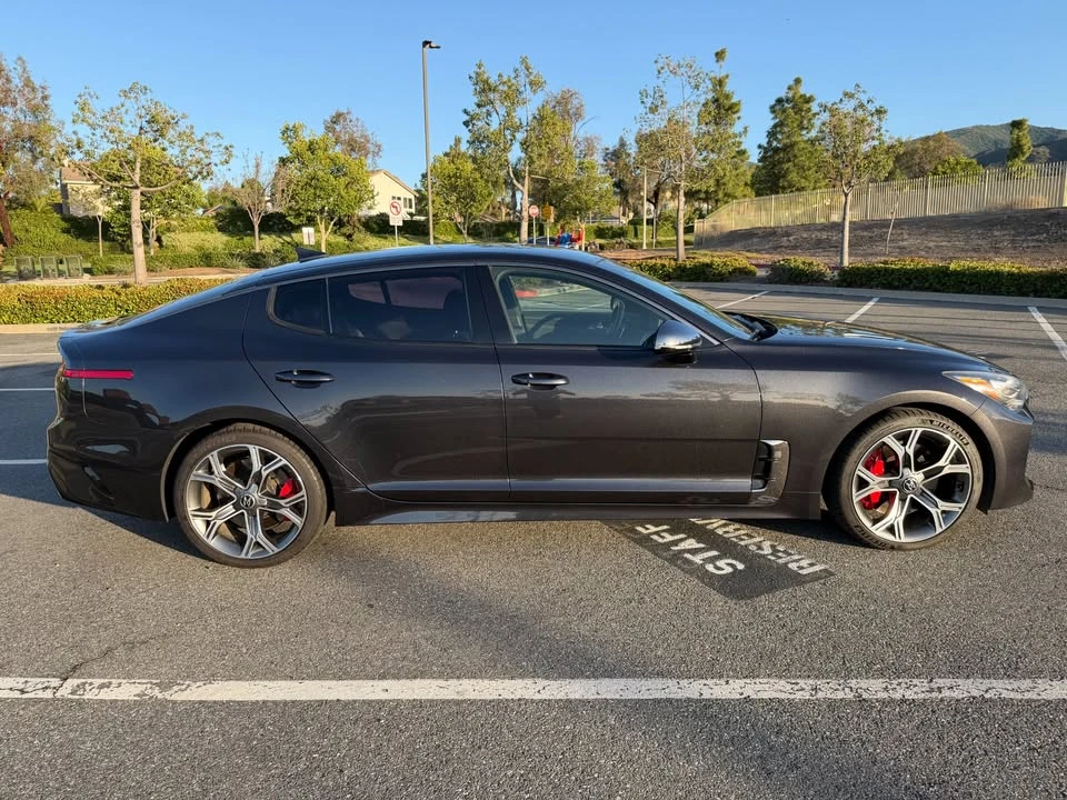 2019 Kia Stinger - Image 8 of 17