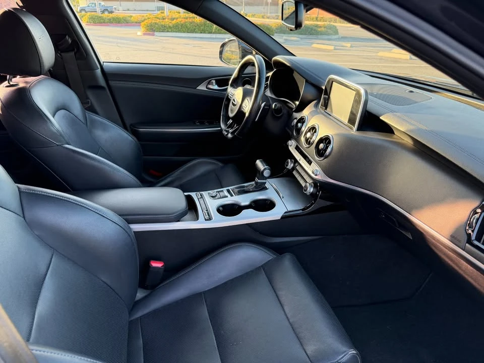 2019 Kia Stinger - Image 14 of 17