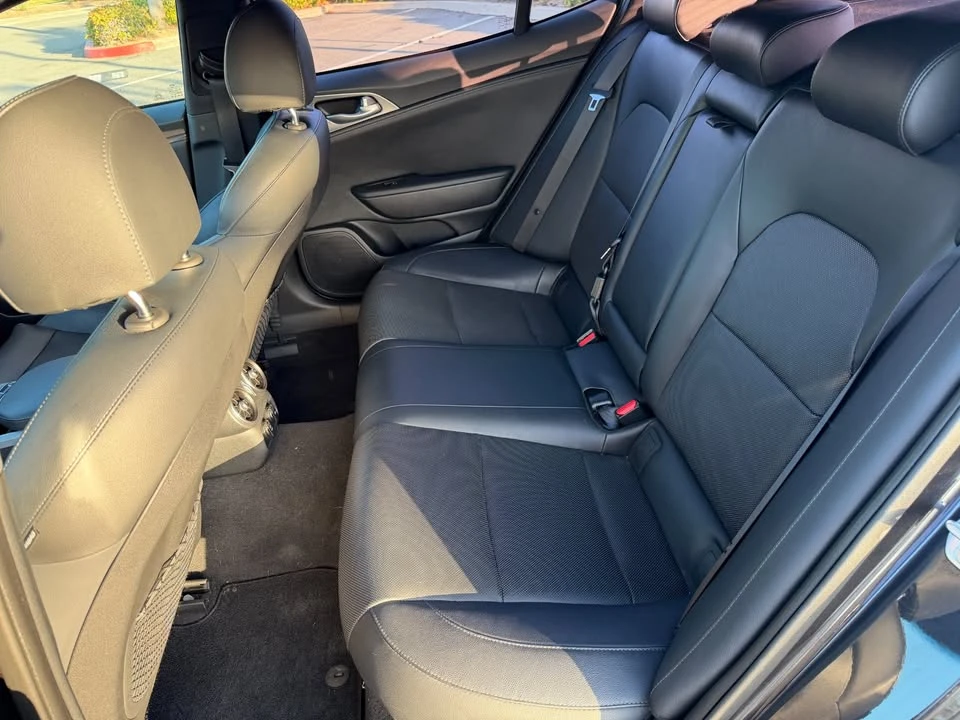 2019 Kia Stinger - Image 13 of 17