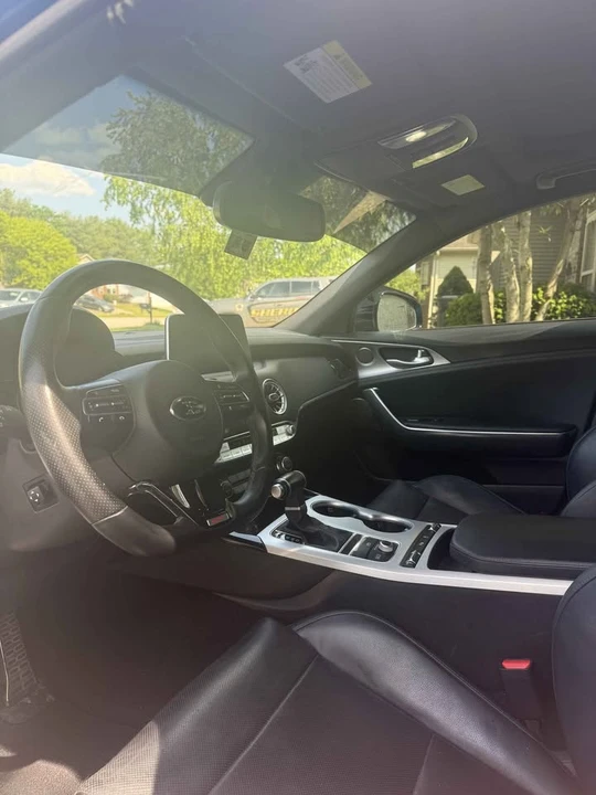 2019 Kia Stinger - Image 12 of 18