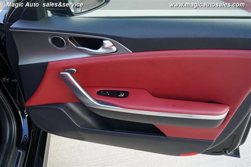 2019 Kia Stinger - Image 17 of 19