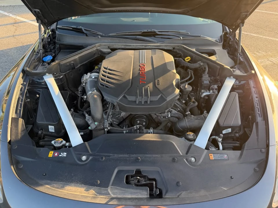 2019 Kia Stinger - Image 12 of 17