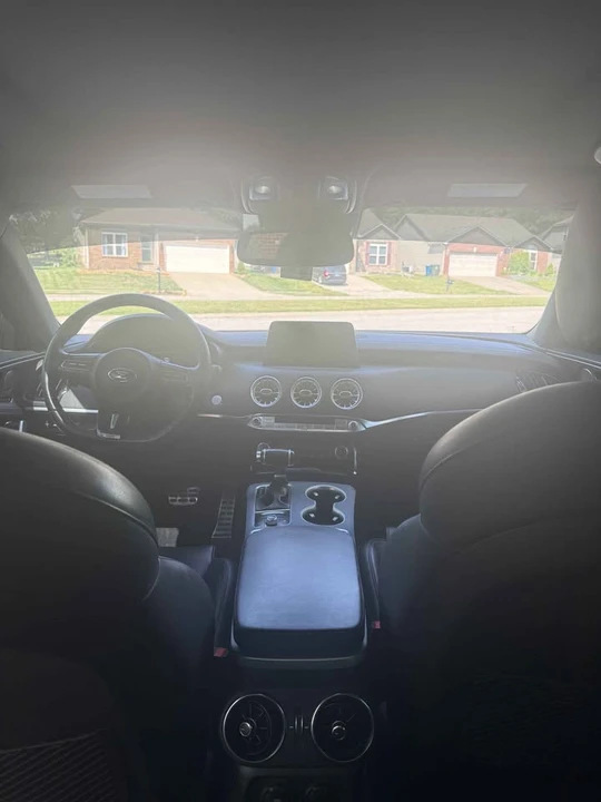 2019 Kia Stinger - Image 16 of 18