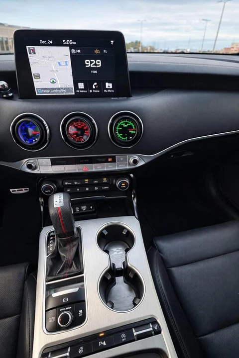 2019 Kia Stinger - Image 5 of 12