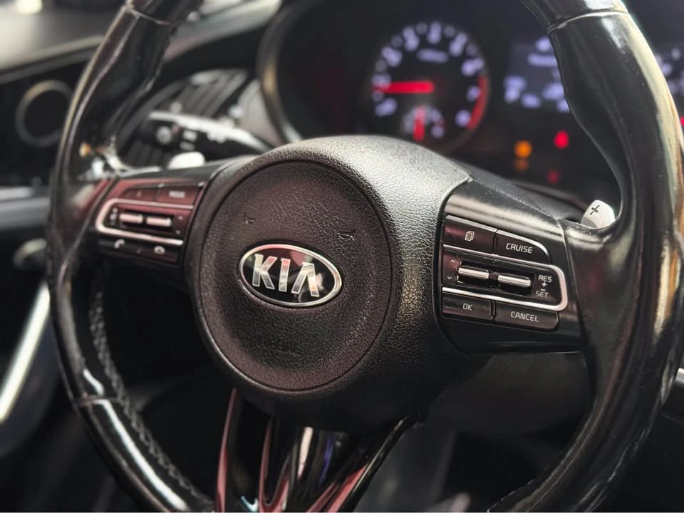 2019 Kia Stinger - Image 15 of 17
