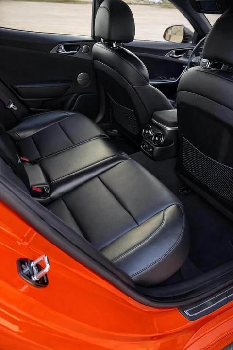 2019 Kia Stinger - Image 8 of 12