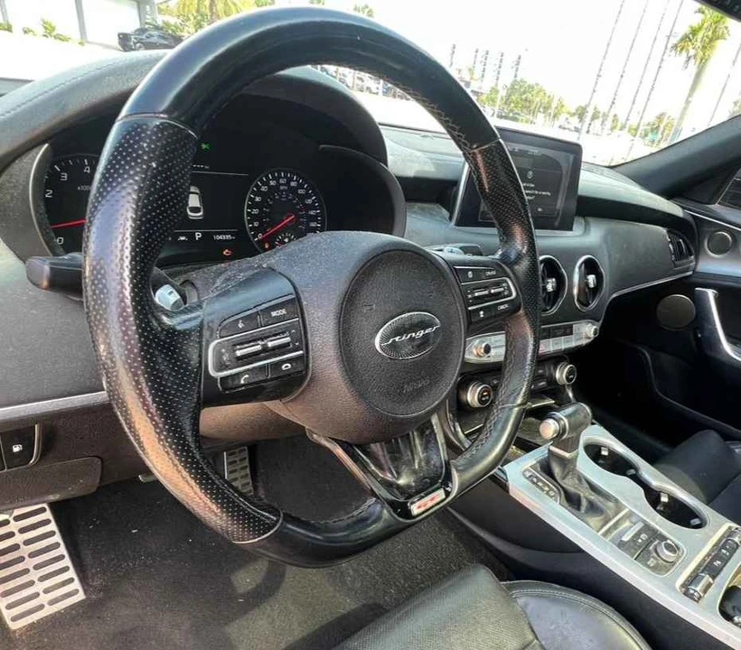 2019 Kia Stinger - Image 16 of 20