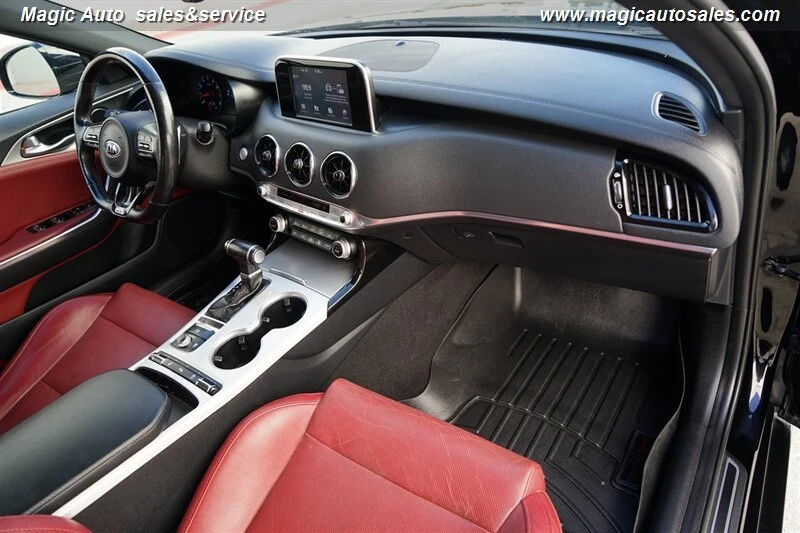 2019 Kia Stinger - Image 16 of 19