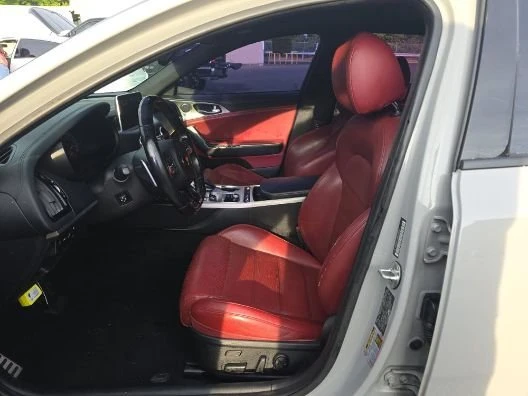 2019 Kia Stinger - Image 9 of 12