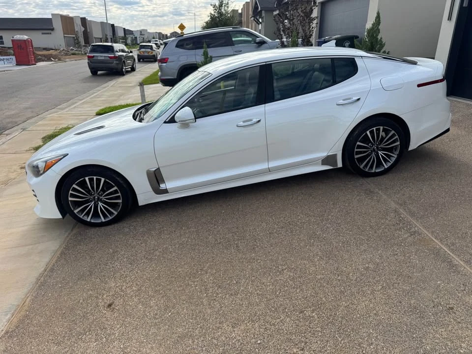 2019 Kia Stinger - Image 11 of 13