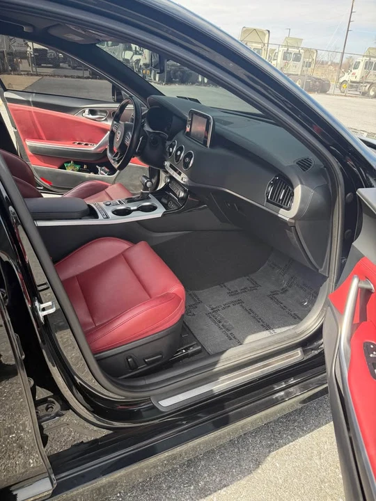 2019 Kia Stinger - Image 9 of 20