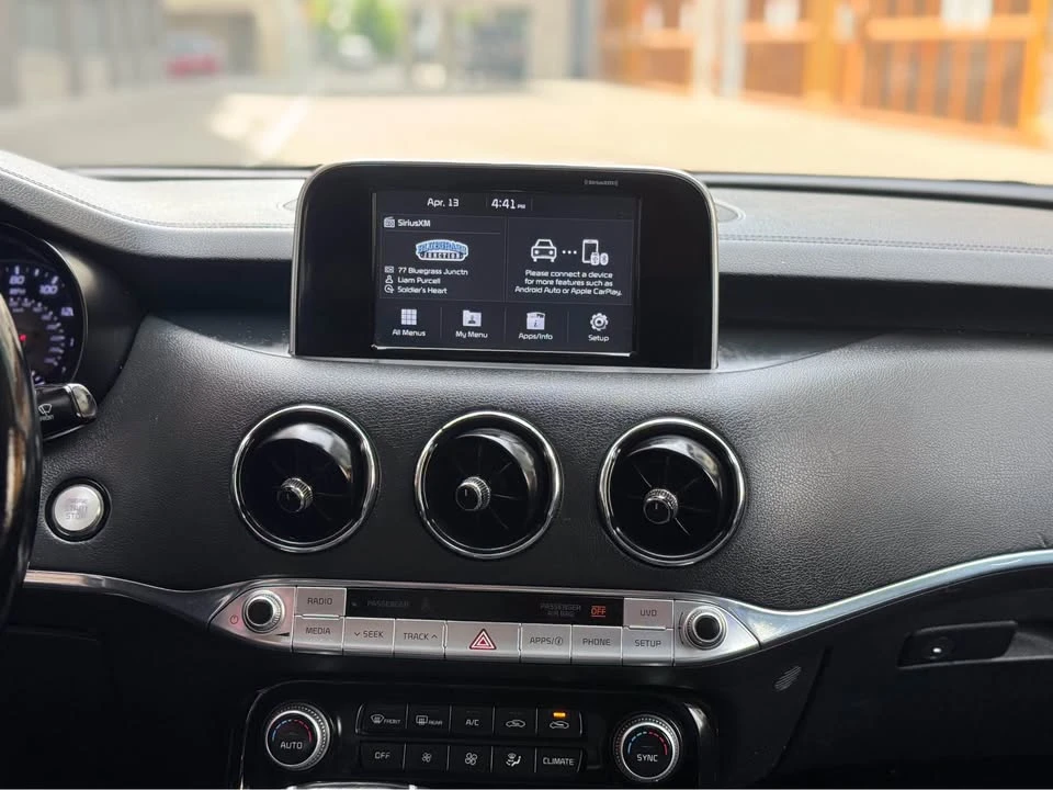 2019 Kia Stinger - Image 12 of 17