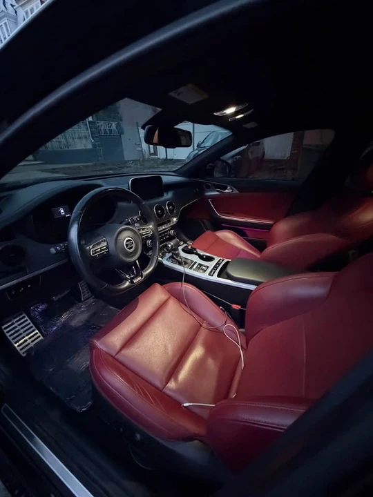 2019 Kia Stinger - Image 16 of 20