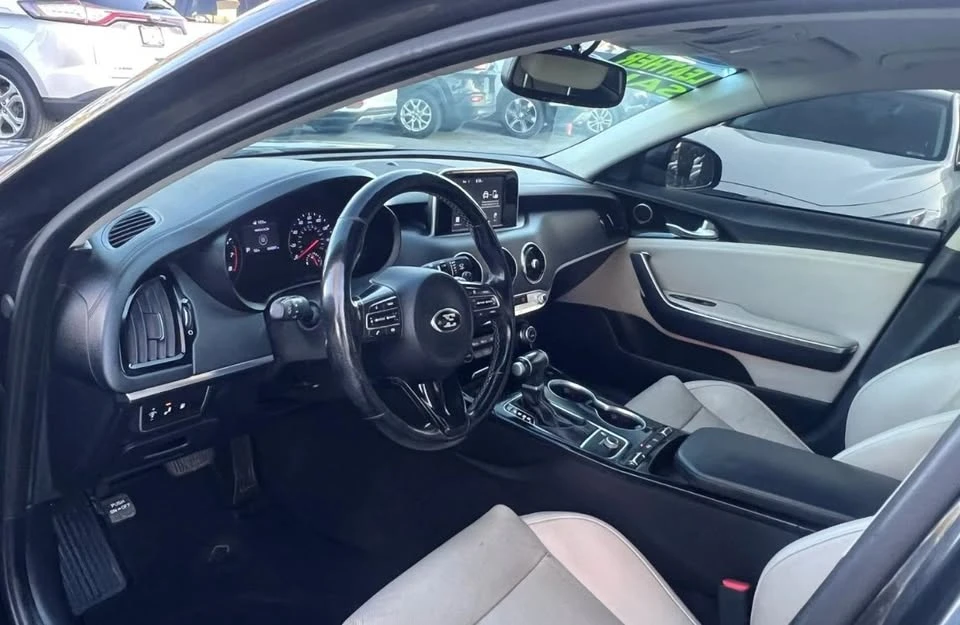 2019 Kia Stinger - Image 10 of 13