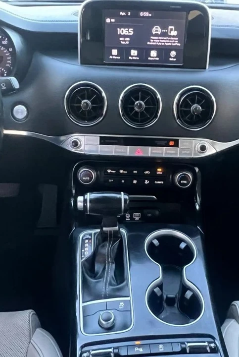2019 Kia Stinger - Image 7 of 13