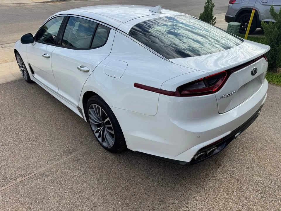 2019 Kia Stinger - Image 10 of 13