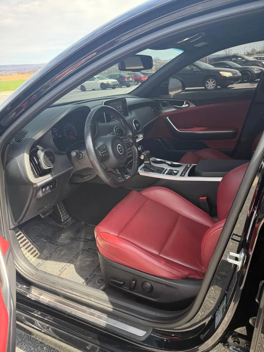2019 Kia Stinger - Image 8 of 20