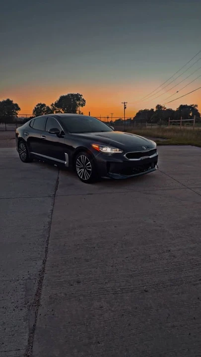2019 Kia Stinger - Image 8 of 15