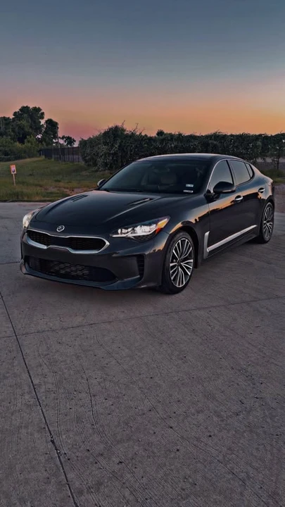 2019 Kia Stinger - Image 2 of 15