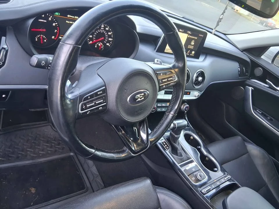 2019 Kia Stinger - Image 11 of 20