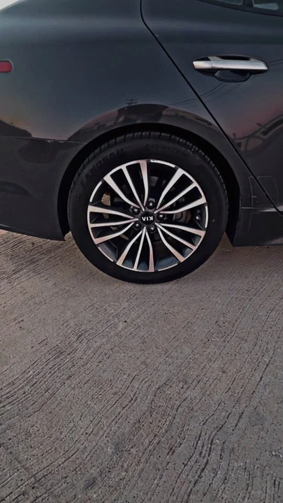 2019 Kia Stinger - Image 12 of 15